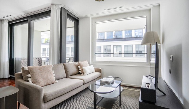 Blueground | Wiedikon, balcony & elev, nr market