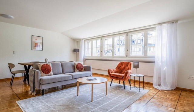 Blueground | Zurich town hall, city view, nr Rathaus