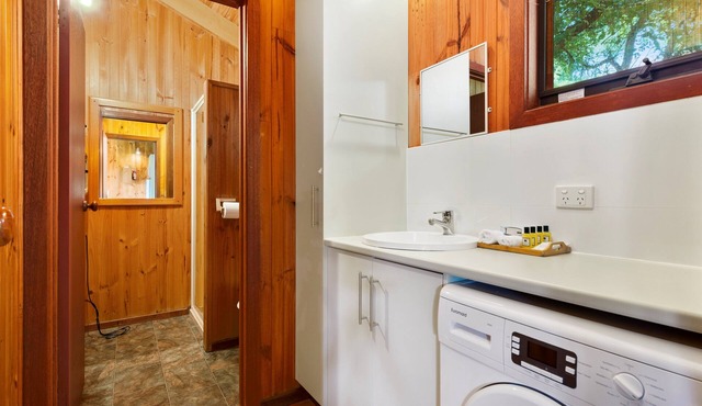 Bluegum Cottage - one bedroom 2 night minimum