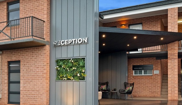 Bluegum Dubbo by Travellers