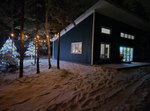 Bluejay Hideaway has hottub Near Martock