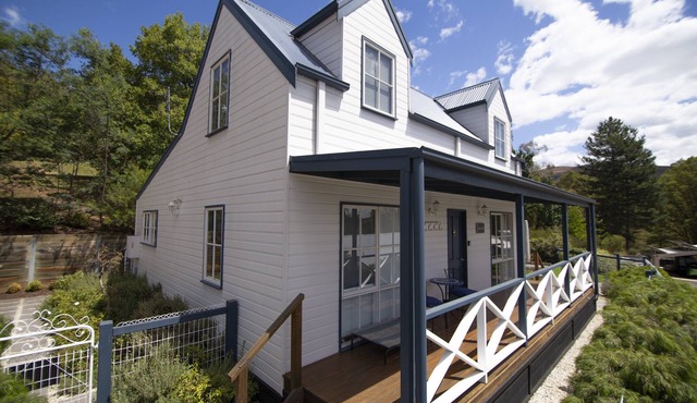 BlueMill Escape- 2 stunning homes, side-by-side, room for the whole family and pets too!