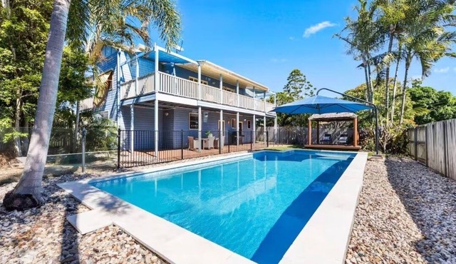 Bluewater Beach Retreat - 5BD/Pool/Walk to Beach