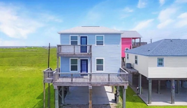 Bluewater Breeze Bungalow – Peaceful Bay-Side Retreat with Beach & Bay Views