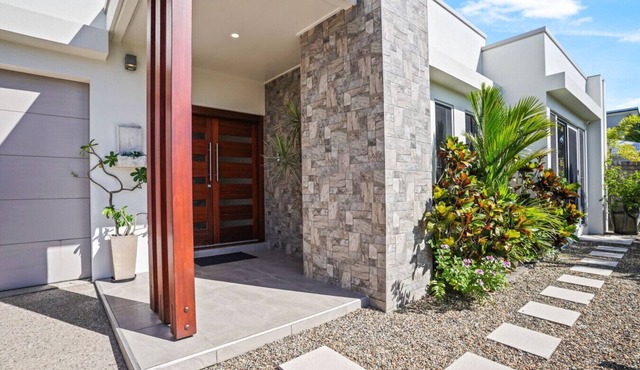 Bluewater Escape at Harbour Drive- Luxury Coastal Retreat with Private Pool | Family & Pet-Friendly