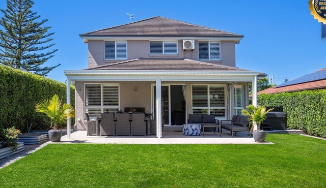 Bluewater Jervis Bay - Pet Friendly Luxury with Spa - 5 Mins Walk to Beach