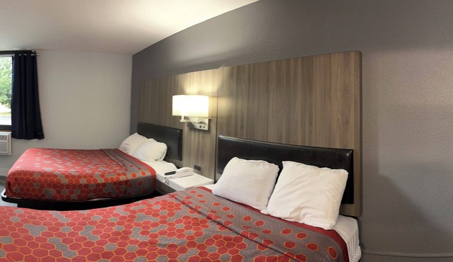 Blueway Inn & Suites Roseville - Deluxe 1 Queen Bed Non-Smoking