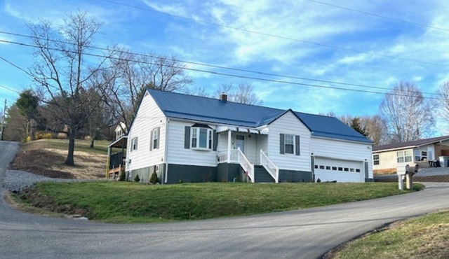 Bluewell Trail Retreat