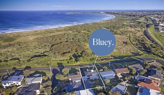 Bluey House - three bedroom house with enclosed yard