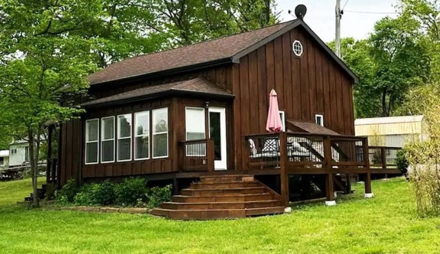 Bluff Cabin on the Lake