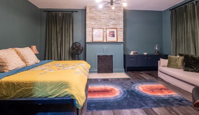 Bluff City Luxe Midtown: 3800 sf, King Bd, 2 Game Rooms, Chef's Kitchen, Gym