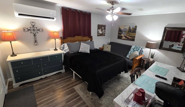 Bluff City Studio: B