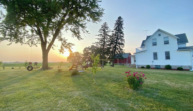 Bluff Country Farmhouse with a view
