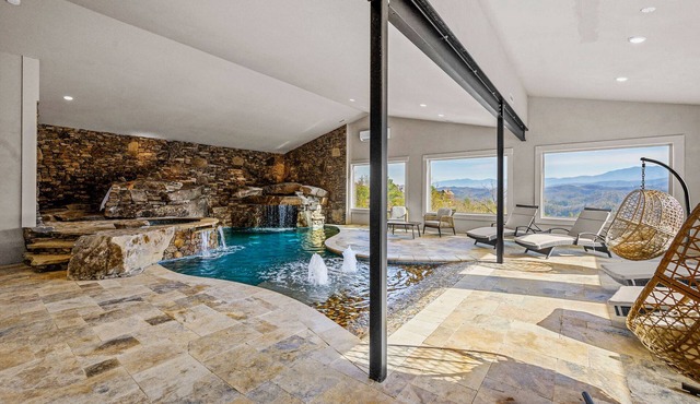 Bluff Mtn Splash ~ 2 Pools, Golf Simulator, Hot Tub, Fire Pit & More!