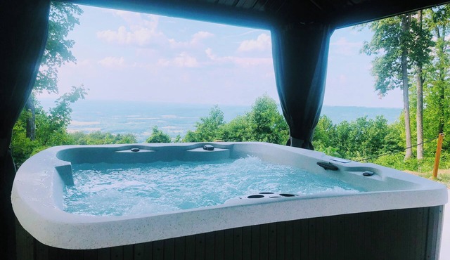 Bluff side retreat: luxury tent w/spa tub & breathtaking view near savage gulf