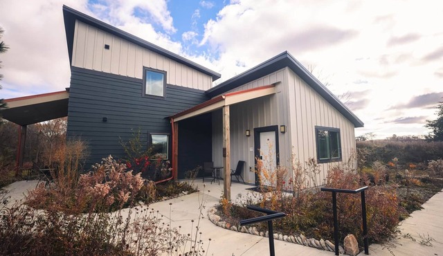 Bluffside Gardens Redbud Series 8A - Pet Friendly