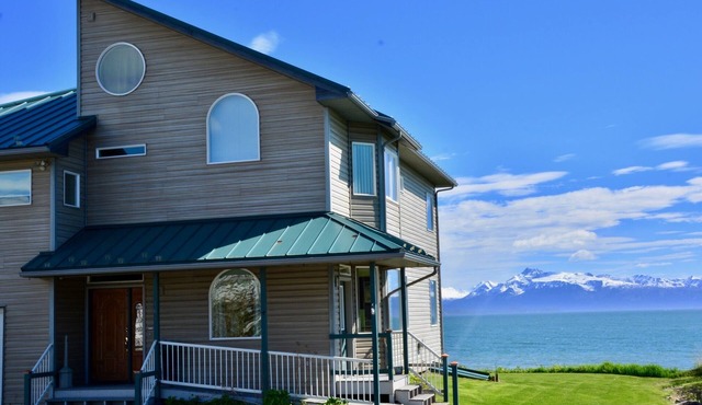 Bluffview Lodge - Oceanview, Located in the heart of Old Town - Stunning Views