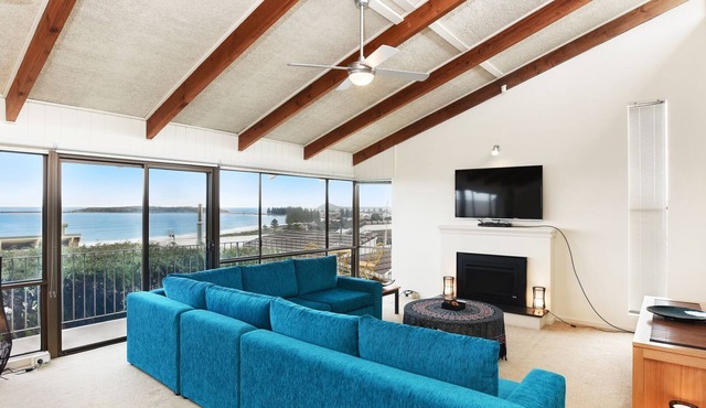 Bluffview Lookout at Victor - see whales! Free WIFI