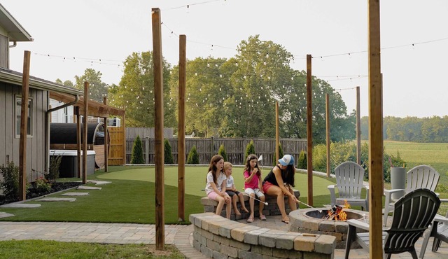 Bluffview on the River with a hot tub, sauna, pool table, and more!