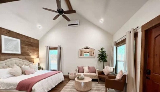 Blush Cabin 4min to Homestead 18min to Magnolia