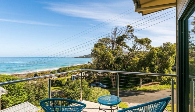 Bluview - Metres From The Beach, Views Included