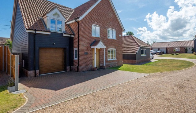 Blythburgh House - Four Bedroom House, Sleeps 7