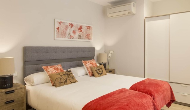 BMA5 by Forever Rentals. 3bedroom deluxe apartment with air conditioning. Wifi