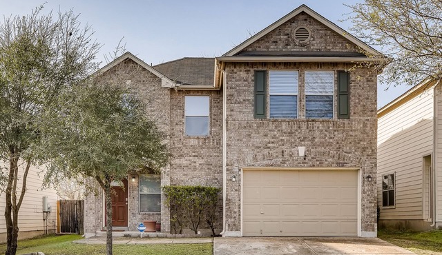 BMT Grads Stay! Minutes to Lackland + Community POOL, SeaWorld, Shopping!