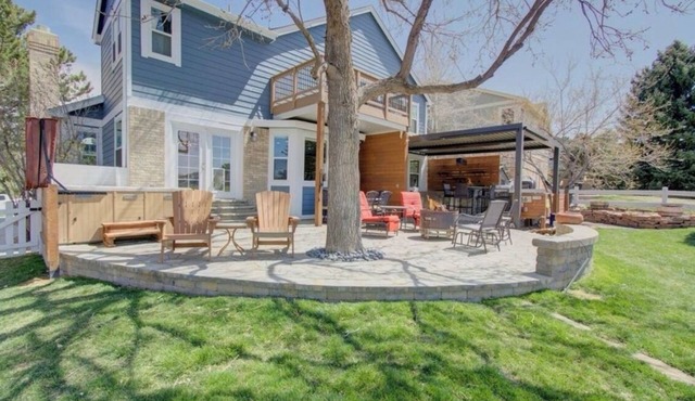 BMW GOLF Spacious 5-bedroom house in brilliant Castle Pines with fitness room!