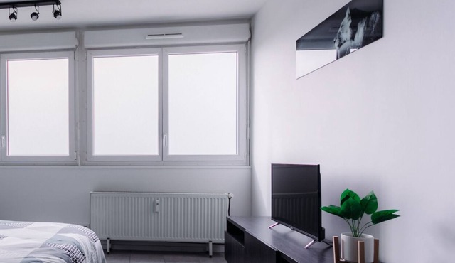 bnbgônes - DOOR OF LYON DARDILLY "LE FELIN" - QUIET WIFI PARKING CLEAR VIEW