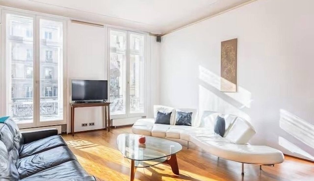 BnBNook - Chic 3BR in Historic 3rd Arrondissement