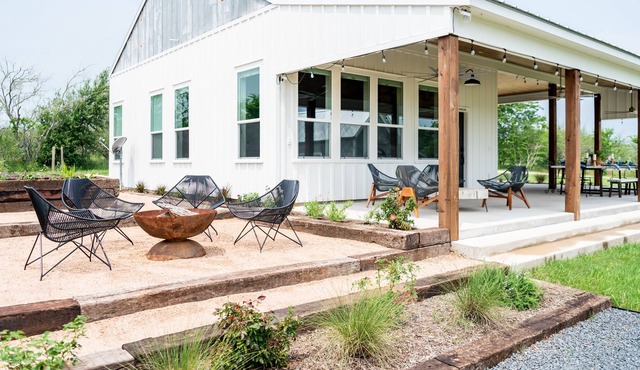 BNR Farmstead- The Barnhouse + 15 mins from Round Top!