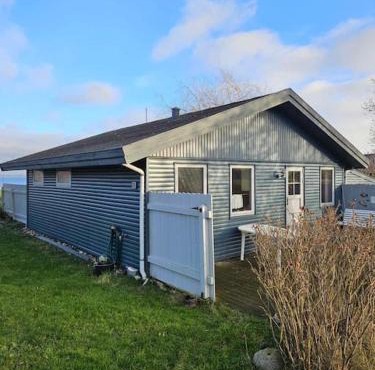 Bo i vandkanten på Avernakø