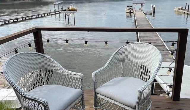 Bo's @ Cogra *Boat Access ONLY*