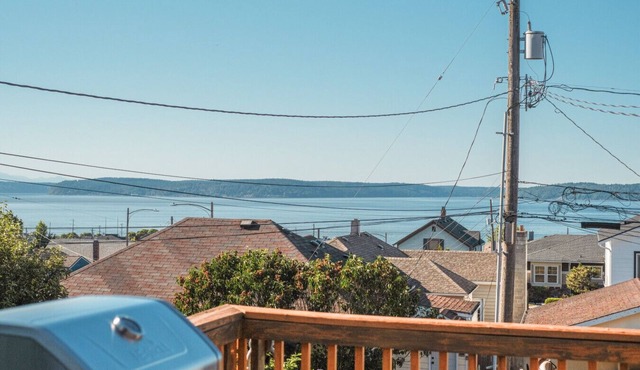 Bo's Old Tacoma Victorian Main Floor Duplex Unit