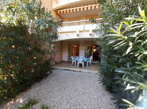 BO060-D07 Appartement 2 pièces cabine 6 couchages BORMES LES MIMOSAS