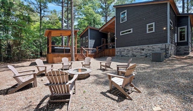 Board Games, Hot Tub, Fire Pit, Pets, Grey Escape