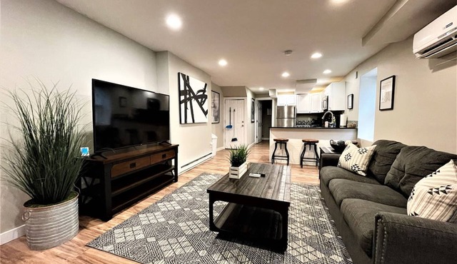 Boardwalk- Large Modern Unit With King bed Fast Wifi Free Coffee and Easy Parking