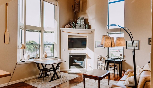 Boardwalk Loft w/bay view loacated in old town
