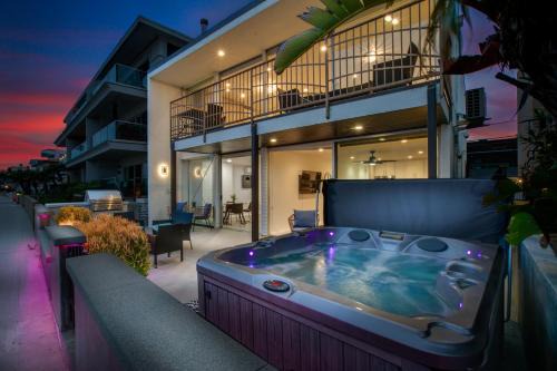 Boardwalk Studio Shared Hot Tub and Patio