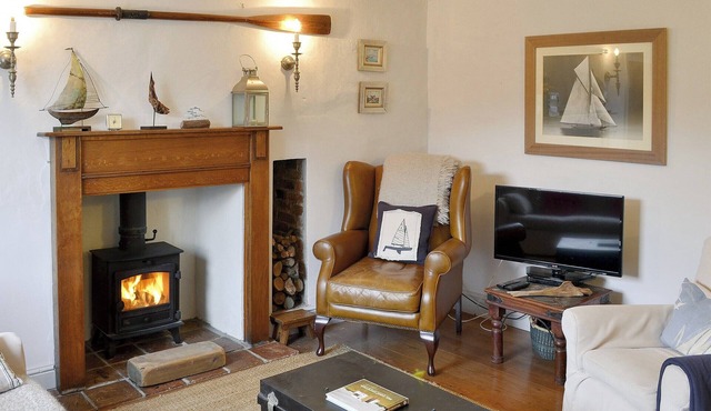 Boasting charm and character, this 3 storey cottage enjoys a cosy woodburner.