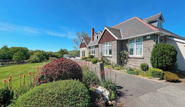 Boasting panoramic views, set in 15 acres, with open water lake and river.