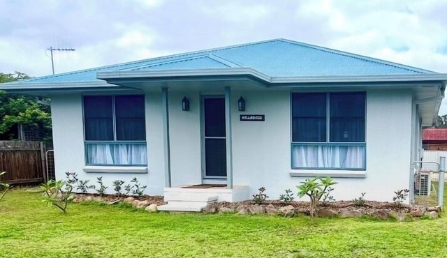 Boat Access with short Walk to River, Pub and Bowling club.