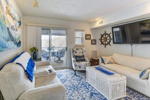 Boat and Relax on Smith Mountain Lake! Bright Condo