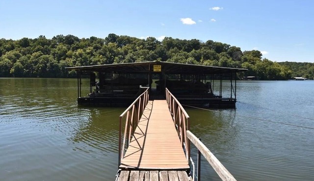 Boat and Slip 500 + Weekly Stay 500