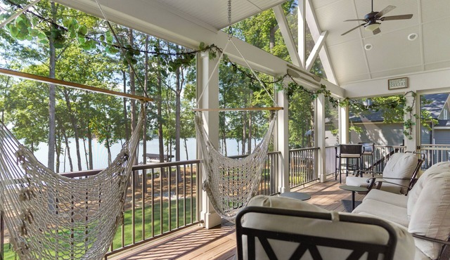 BOAT AVAILABLE - BEST LOCATION - Waterfront Getaway on Lake Oconee Sleeps 10-12