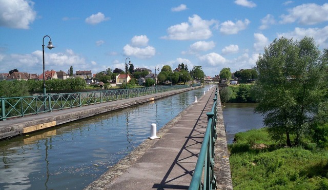 Boat Digoin, 2 bedrooms, 8 persons