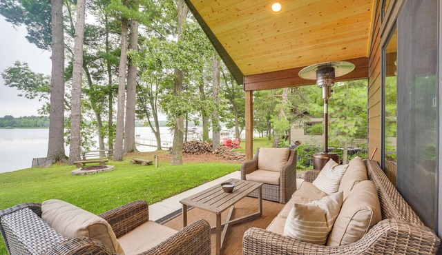 Boat Dock, BBQ & Fireside Fun: Clam Lake Cabin