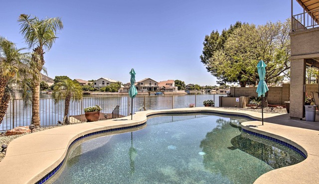 Boat Dock, Game Room! Lakefront Glendale Getaway