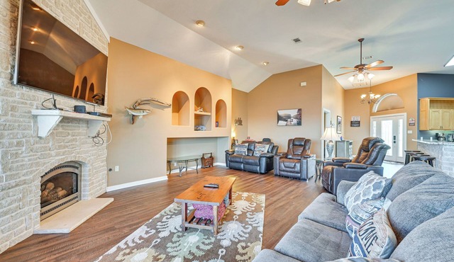 Boat Dock & Hot Tub: Waterfront Home in Milam!